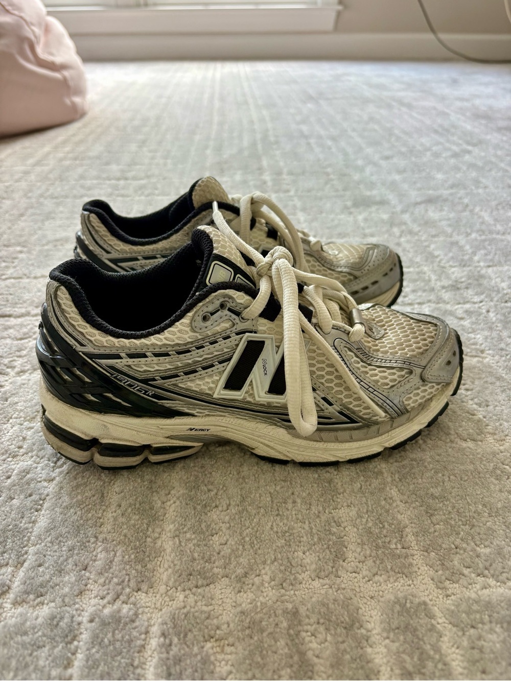 Women’s New Balance Sneakers - size 6 - Picture 2 of 7